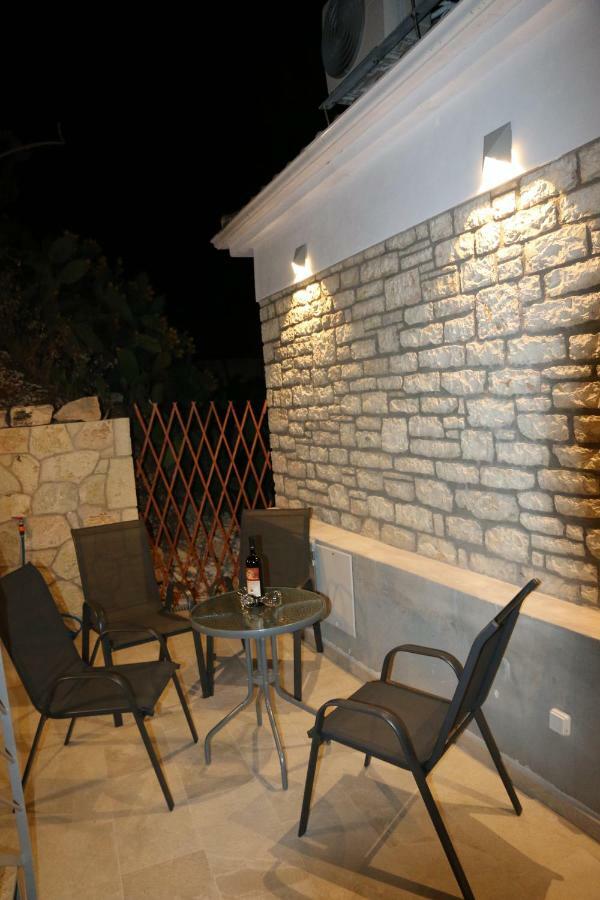 Aknato Villa Vlikhón Exterior photo
